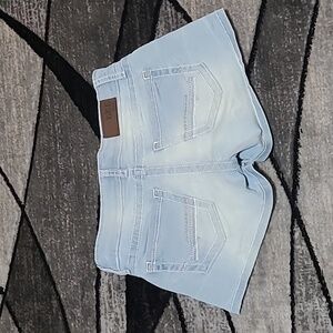 BKE STELLA EMBROIDERED LIGHT-WASH DENIM SHORTS